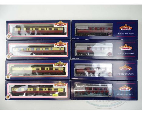 A group of BACHMANN OO gauge coaches comprising Thompson coaches in BR crimson / cream and a limited edition Mk 1 four coach 