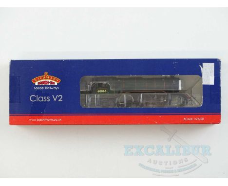 A BACHMANN OO gauge 31-563 class V2 steam locomotive in BR green livery numbered 60865 - VG in F/G box