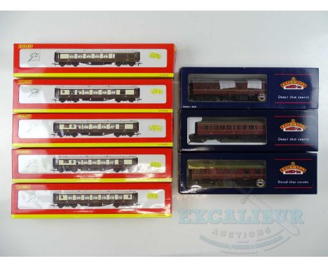 A group of OO gauge passenger coaches comprising 3 x BACHMANN coaches in maroon and 5 x HORNBY Pullman cars - VG in G/VG boxe