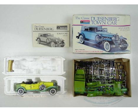 A FRANKLIN MINT diecast 1:24 scale Duesenberg Town Car (a/f) together with an unbuilt 1:24 scale MONOGRAM plastic kit of the 