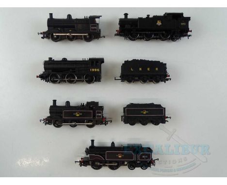A group of unboxed OO gauge steam locomotives by BACHMANN, HORNBY and TRI-ANG in BR and LNER black liveries - G/VG unboxed (5