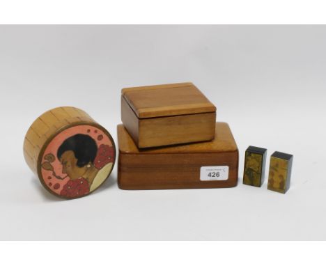 Collection of wooden trinket boxes and two small lacquered boxes (5) 