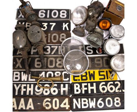VARIOUS AUTOMOBILE ACCESSORIES to include a Lucas headlight, a Bosch light, two acetylene side lamps and twelve old automobil
