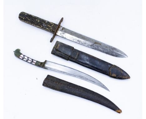 A WADE WINGFIELD ROWBOTHAM SHEFFIELD ANTLER HANDLED HUNTING KNIFE with a leather scabbard 31cm in length overall together wit