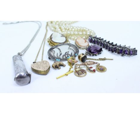 A SELECTION OF JEWELLERY to include a pearl necklace, cameo brooch, 9ct gold commemorative pendant, two gold charms, silver b