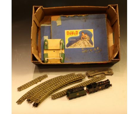 Model Railway - a Hornby Dublo OO gauge - an EDL 11 Silver King 4-6-2 locomotive and eight wheel tender, BR green livery, Rn 