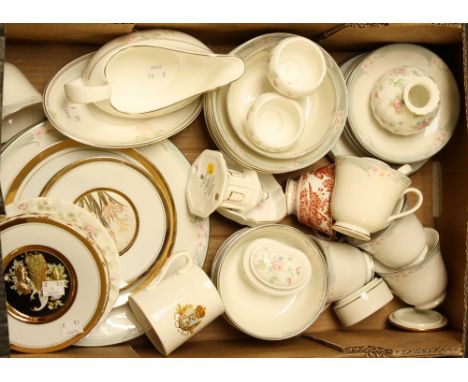 Ceramics - a Royal Doulton Sophistication pattern part dinner service, comprising six dinner plates, fruit bowls, soup bowls,