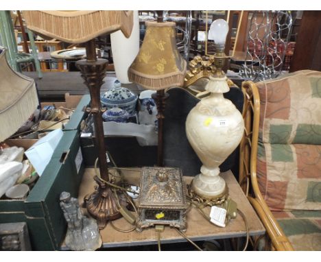 AN ORIENTAL STYLE ALABASTER LAMP TOGETHER WITH TWO OTHERS ETC (5) 