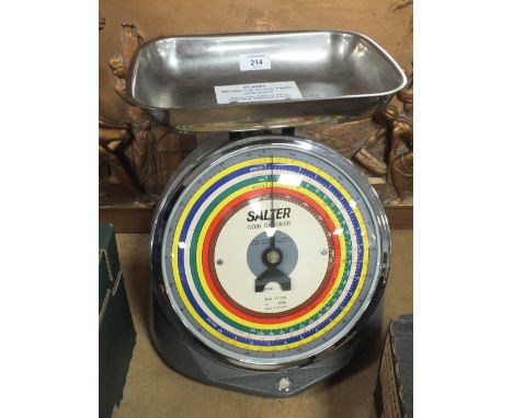 A SET OF RETRO STYLE SALTER COIN SCALES 