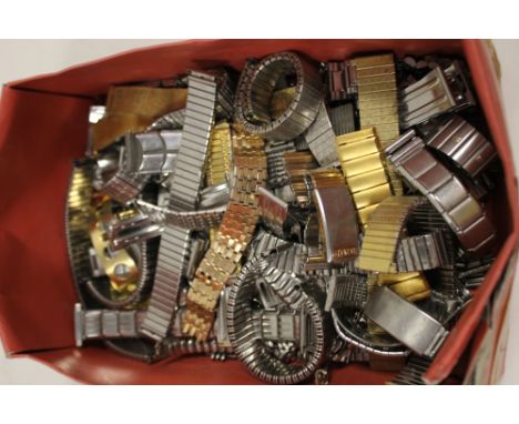 A BOX OF VINTAGE WATCH STRAPS 