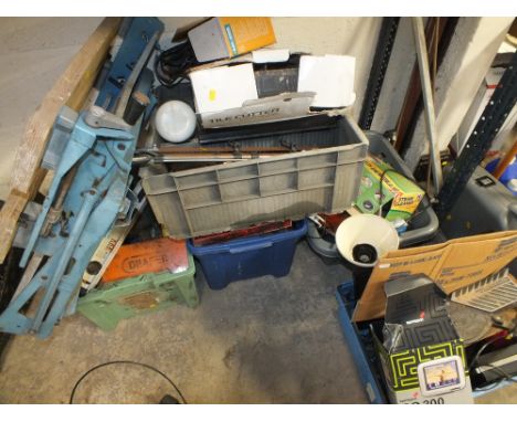 A QUANTITY OF TOOLS ETC TO INC A WORKMATE