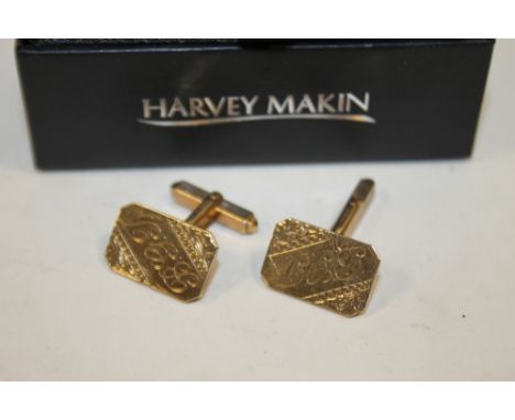 A PAIR OF HALLMARKED 9CT GOLD CUFFLINKS 
