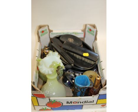 A COLLECTION OF SCENT BOTTLES, TRINKET POTS ETC. 
