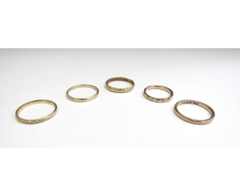 Five 9ct gold rings, sizes P, R and K, 7.2g 