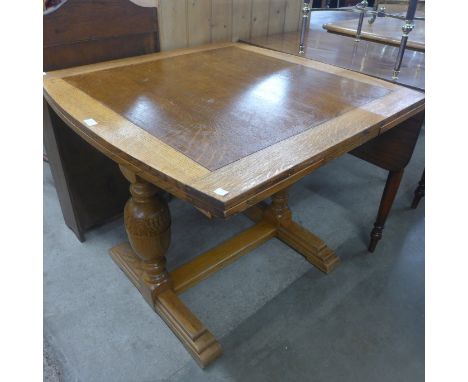 An oak draw leaf table 