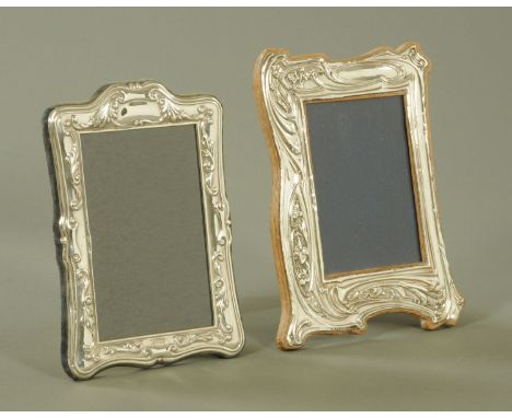 An Edwardian silver photograph, Spurrier & Co., Birmingham 1905, with Art Nouveau whiplash style decoration, on and oak frame