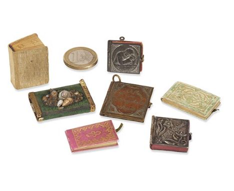 Miniaturbücher    Sammlung von 7 Miniaturbüchern. 1821 bis ca. 1910. Hübsche kleine Sammlung guterhaltener Miniaturbücher. Da