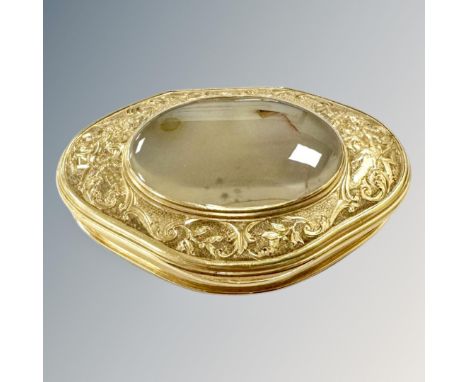 A fine quality late 18th century Georgian high-carat gold snuff box, set with agate hardstone, width 57mm.  CONDITION REPORT: