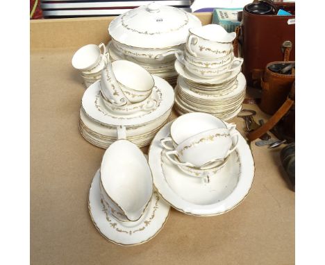 Royal Worcester "Gold Chantilly" dinner service, including vegetable tureen 
