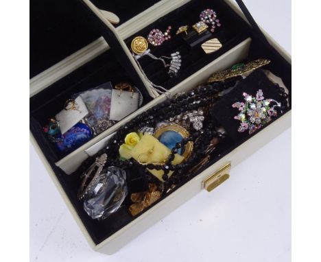 A quantity of costume jewellery, compact etc 