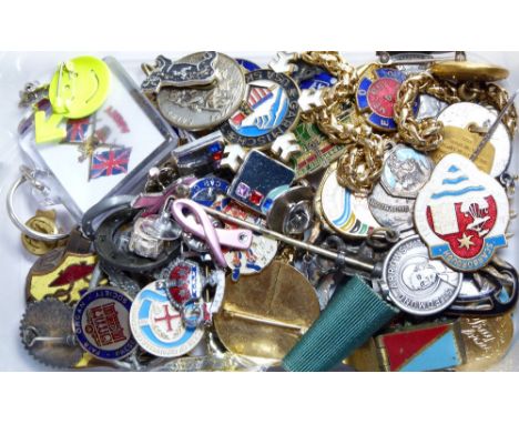 Box of mixed enamel badges 