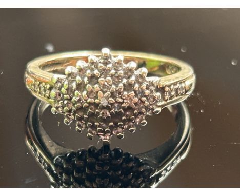 9ct Gold diamond cluster ring Size M 3.3g  
