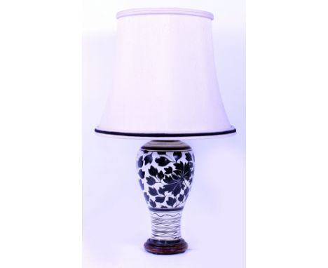 A 20TH CENTURY BALUSTER POTTERY VASE converted into a table lamp with floral painted decoration on wooden stand, 37cm high ex