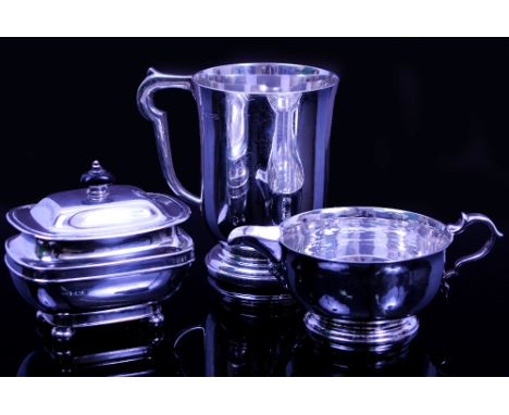 A SILVER TANKARD with shaped handles standing on circular spreading base 13cm high with marks for Birmingham, Alfred Nathan A