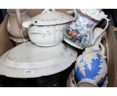 MISCELLANEOUS CERAMICS  to include a Victorian Masons ironstone jug and 20th century Italian porcelain lamp base, moulded gla