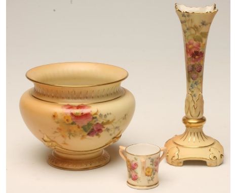AN EDWARDIAN ROYAL WORCESTER CHINA BLUSH IVORY BUD VASE, 1907, of flared square section on a rounded square base and four knu