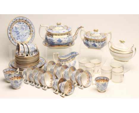 A SPODE PORCELAIN LONDON SHAPE PART TEA AND COFFEE SERVICE, early 19th century, printed in underglaze blue with the Willow pa