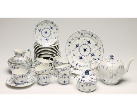 A ROYAL COPENHAGEN PORCELAIN TEA SERVICE painted in underglaze blue with the "Onion" pattern, comprising teapot and cover, mi