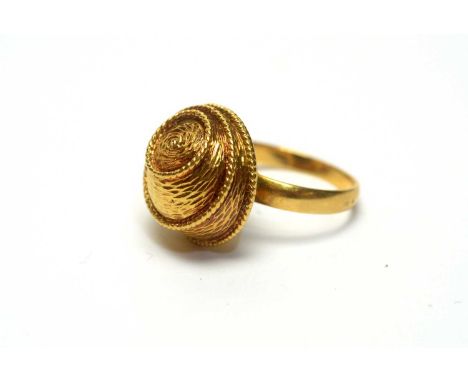 An 18ct yellow gold ring, of sphere and rope pattern, ring size O, 6.9g.