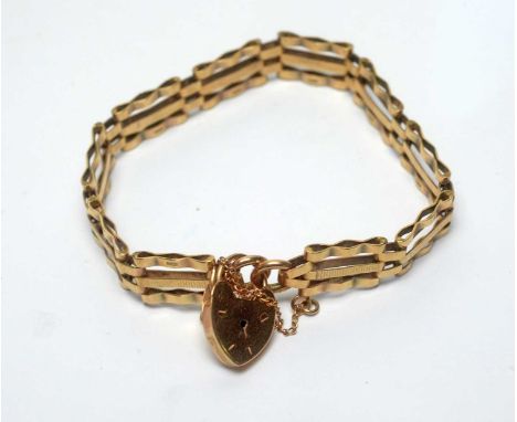 A 9ct yellow gold gate link bracelet, 11.1g. 