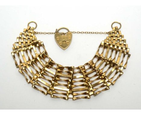 A 9ct yellow gold gate link bracelet, with heart-shaped locket, 17cms long, 17.7g.