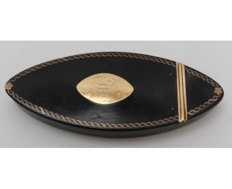 A GEORGE III TORTOISESHELL SNUFF BOX, of elliptical form, decorative gold inlay border, the central cartouche monogrammed, 10