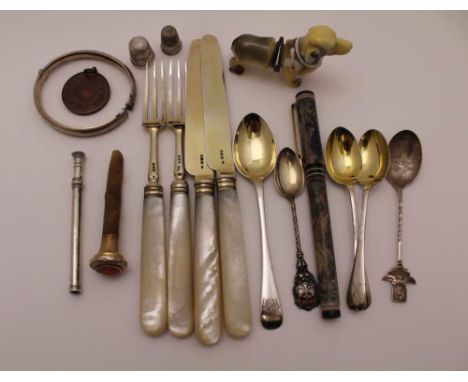 A MIXED LOT OF FOUR MOTHER OF PEARL HANDLED SILVER BLADED KNIVES &amp; FORKS, two thimbles, various teaspoons &amp; other ite