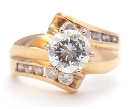 Modern 14k single cubic zirconia ring, the centre stone coronet set and raised above cubic zirconia highlighted shoulders, si