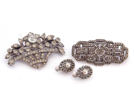 Mixed Lot to include a marcasite plaque brooch in Art Deco style stamped 'silver', 45mm long, a pair of silver stamped faux p
