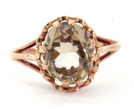 9ct gold lemon quartz set ring, the oval faceted quartz multi-claw set and raised between split shoulders, size M