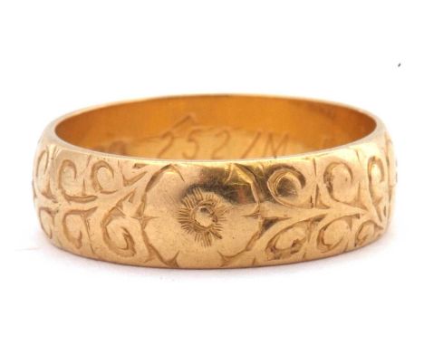 18ct gold ring chased and engraved throughout with scrolls and flowers, London 1967, 5.2gms, size M