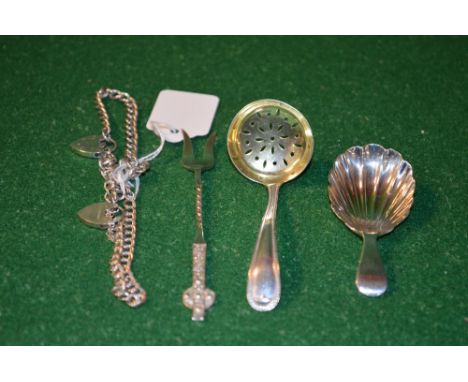 Quantity of silver items to comprise: Old English and Shell pattern caddy spoon, marked for London 1915, small Bead pattern s