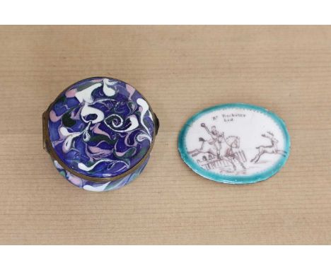 An oval enamel box lid,mid-18th century, decorated with a monochrome hunting scene and inscribed 'Er Beckett's Lid' within a 