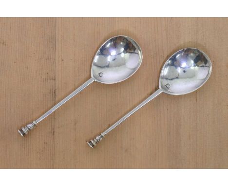 A pair of Charles I seal-top spoons,by Daniel Cary, London 1692,each with a fig-shaped bowl, tapering faceted stem, and appli