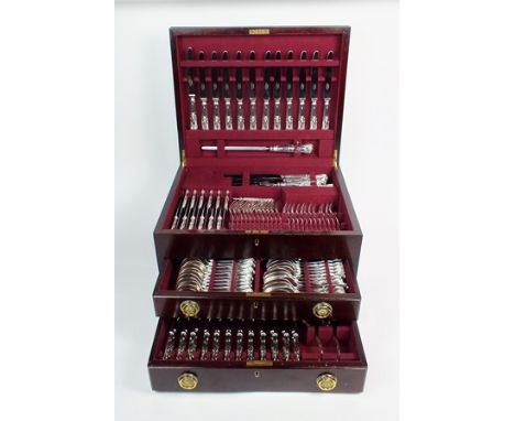 A cased canteen of Kings pattern silver cutlery, Mappin & Webb, Sheffield, 1973-1981, comprising; twelve dessert spoons, twel