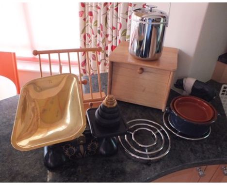 A selection of domestic items, the majority being kitchenalia, to include a set of old fashioned style scales and weights, ic
