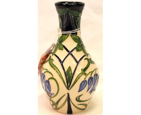 Moorcroft vase in the Otley Chevin pattern, H: 14 cm. P&P Group 1 (£14+VAT for the first lot and £1+VAT for subsequent lots)C