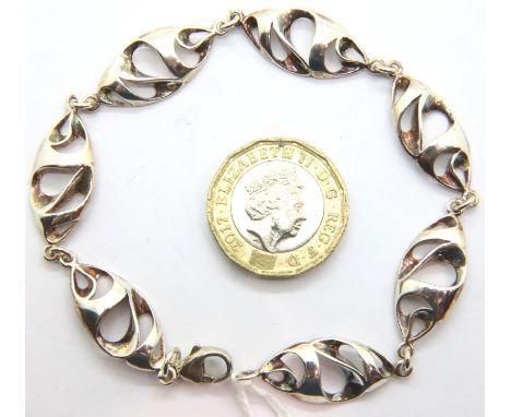 Silver link bracelet, L: 20 cm, 13g. P&amp;P Group 1 (£14+VAT for the first lot and £1+VAT for subsequent lots) 