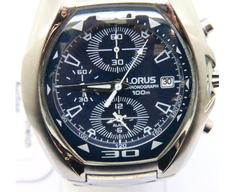 Lorus; gents chronograph wristwatch, working at lotting. P&amp;P Group 1 (£14+VAT for the first lot and £1+VAT for subsequent