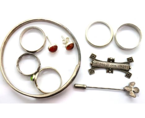 Mixed 925 silver jewellery including a bangle and five rings.  P&amp;P Group 1 (£14+VAT for the first lot and £1+VAT for subs